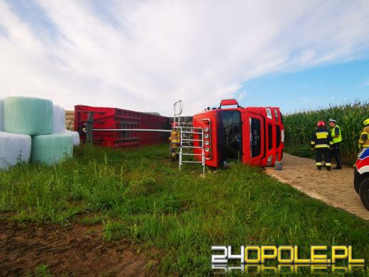 Przewróciła się ciężarówka z wapnem. Akcja służb w powiecie kędzierzyńsko-kozielskim