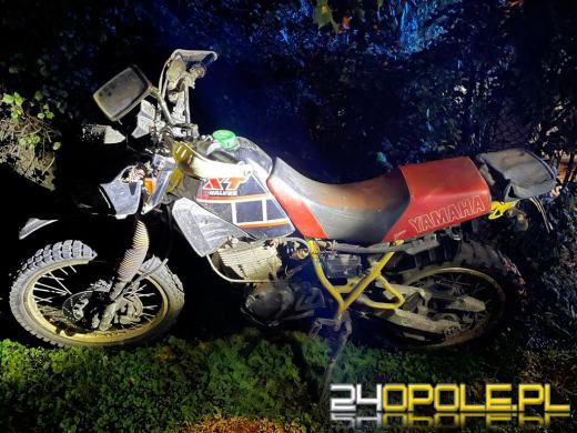 Pijany i bez kasku, motocyklem wjechał w ogrodzenie