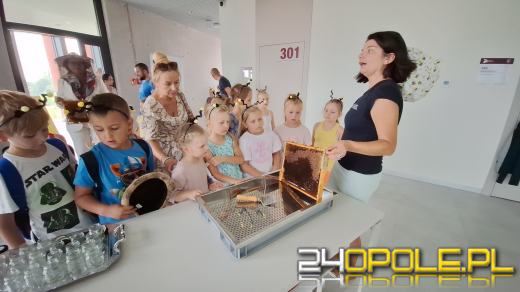 Zebrano pierwszy miód z Pasieki w CUP