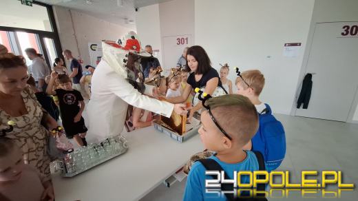 Zebrano pierwszy miód z Pasieki w CUP