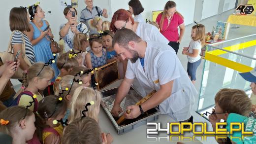 Zebrano pierwszy miód z Pasieki w CUP
