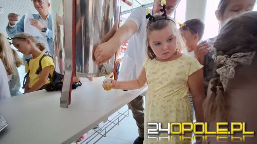 Zebrano pierwszy miód z Pasieki w CUP