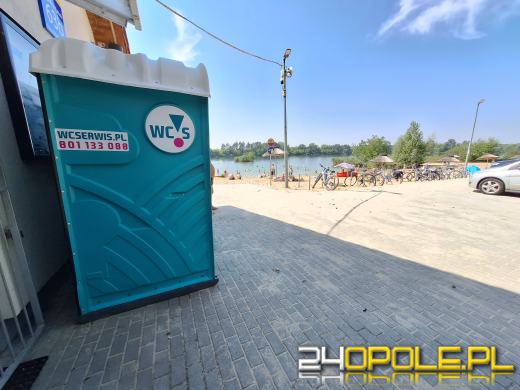 Plażowicze wrzucają do toalet wszystko, MOSiR walczy z awariami co chwila