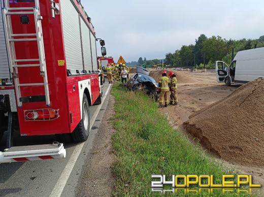 Zderzenie dwóch osobówek i ciężarówki w Hanuszowie