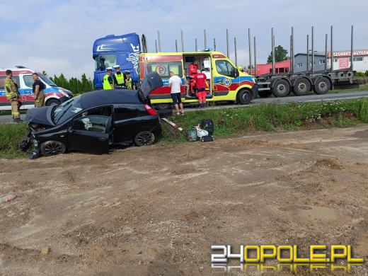 Zderzenie dwóch osobówek i ciężarówki w Hanuszowie
