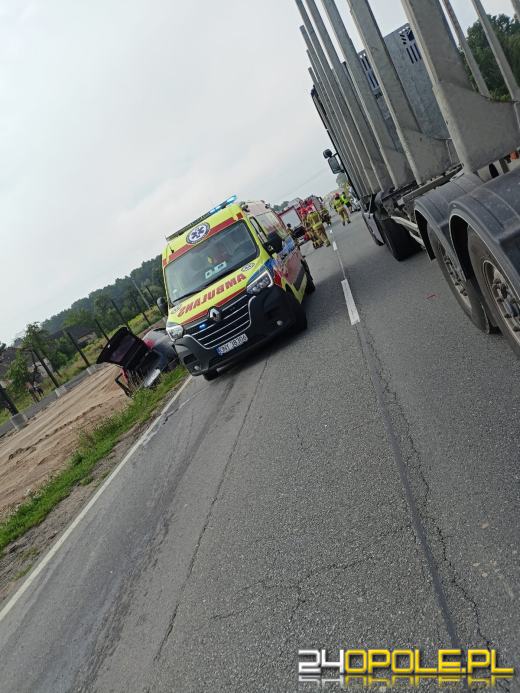Zderzenie dwóch osobówek i ciężarówki w Hanuszowie