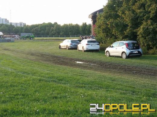 Przygotowania do koncertu martwią opolan. Alejki zastawione samochodami