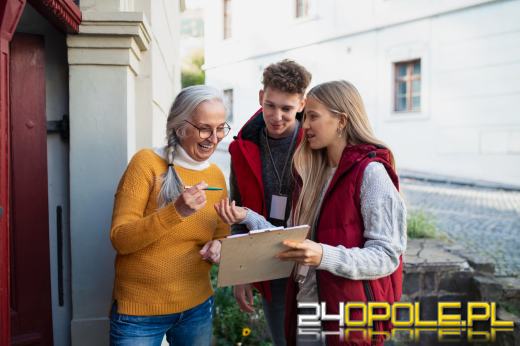 Nie chcesz naciąć się na oszusta? Sprawdź, komu wrzucasz pieniądze do puszki