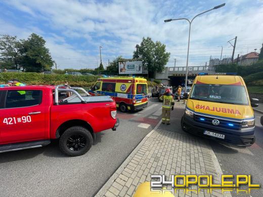 Wypadek przy wiadukcie w Kędzierzynie-Koźlu. Dwie osoby zostały ranne