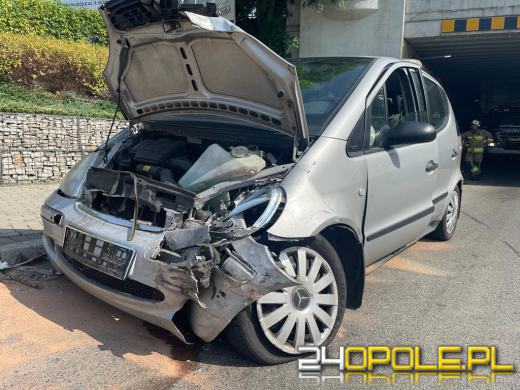 Wypadek przy wiadukcie w Kędzierzynie-Koźlu. Dwie osoby zostały ranne