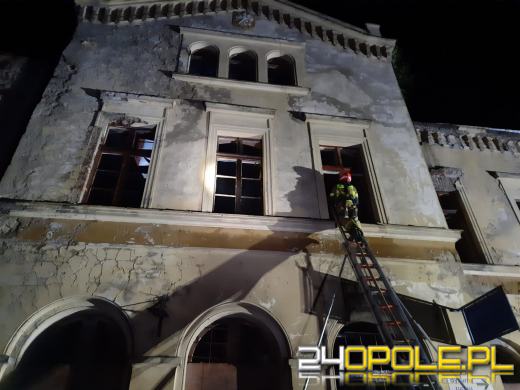 Pożar zabytkowego dworca w Głubczycach