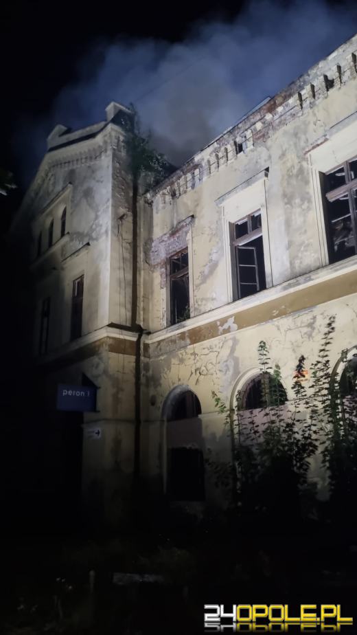 Pożar zabytkowego dworca w Głubczycach