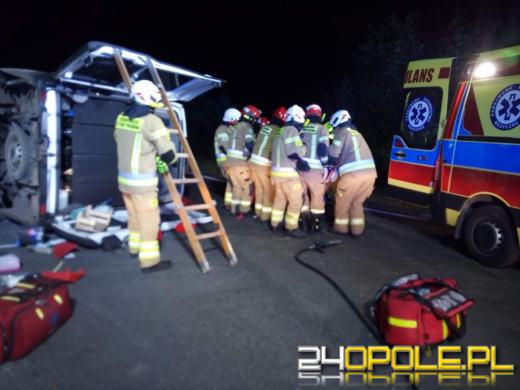 Zderzenie busa z samochodem ciężarowym w powiecie brzeskim