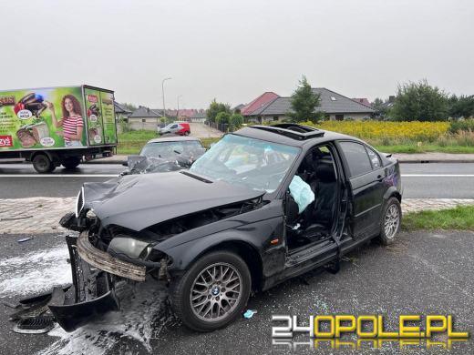 Zderzenie pojazdów w Namysłowie. Obaj kierowcy trafili do szpitala