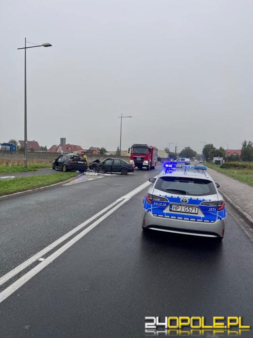 Zderzenie pojazdów w Namysłowie. Obaj kierowcy trafili do szpitala