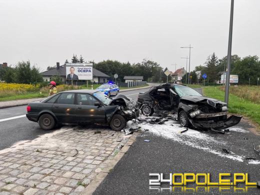Zderzenie pojazdów w Namysłowie. Obaj kierowcy trafili do szpitala