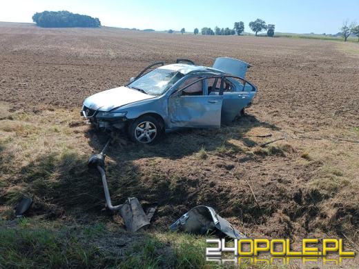 Nietrzeźwy 39-latek rozbił auto na drzewie i uciekł