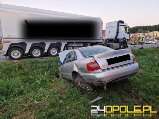 Zderzenie ciężarówki z dwiema osobówkami w Hanuszowie