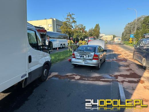 Kolizja kilku pojazdów na Nysy Łużyckiej w Opolu