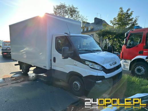 Kolizja kilku pojazdów na Nysy Łużyckiej w Opolu