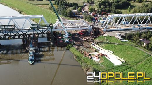 Stary most kolejowy na Odrze przeszedł do historii