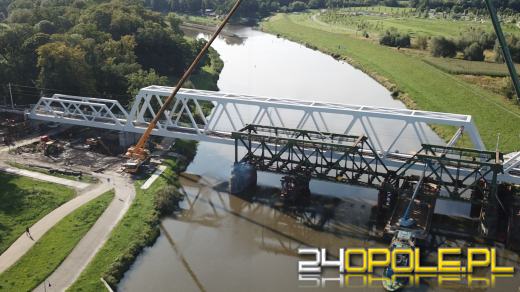 Stary most kolejowy na Odrze przeszedł do historii