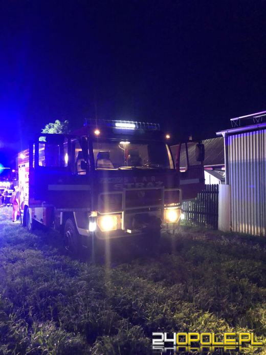 8 zastępów straży działało przy pożarze w Kadłubie Turawskim