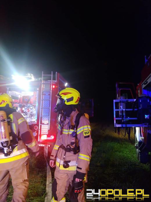 8 zastępów straży działało przy pożarze w Kadłubie Turawskim