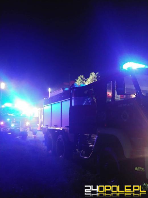 8 zastępów straży działało przy pożarze w Kadłubie Turawskim