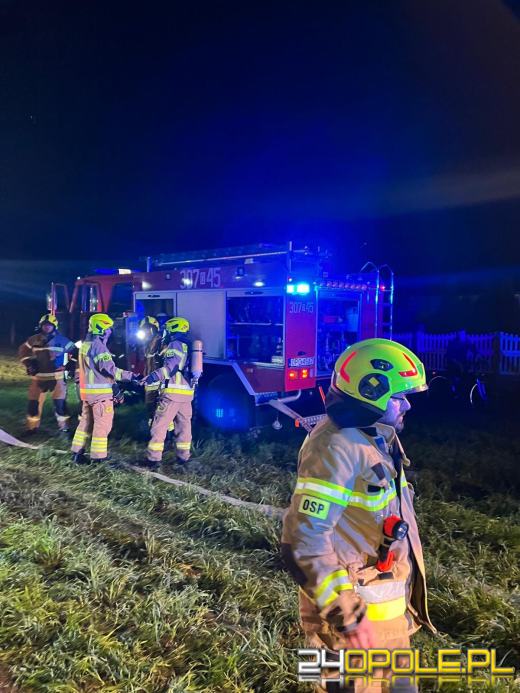 8 zastępów straży działało przy pożarze w Kadłubie Turawskim