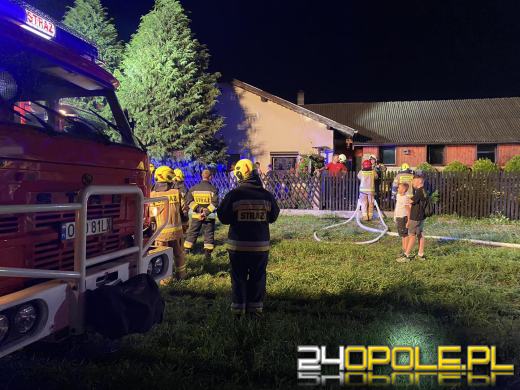 8 zastępów straży działało przy pożarze w Kadłubie Turawskim