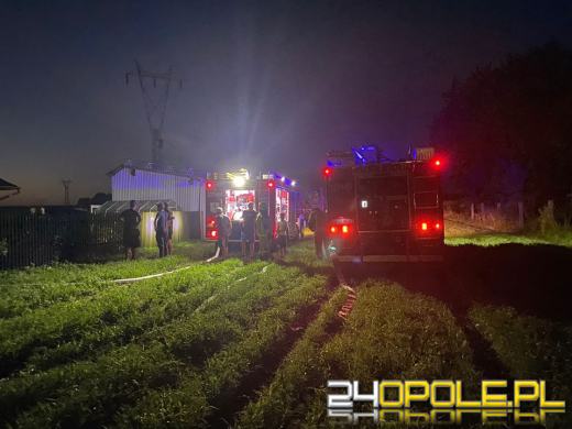 8 zastępów straży działało przy pożarze w Kadłubie Turawskim