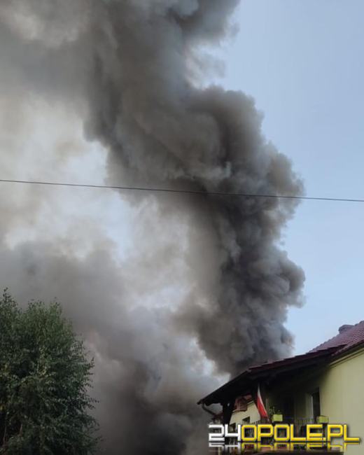 Pożar dachu budynku w powiecie brzeskim