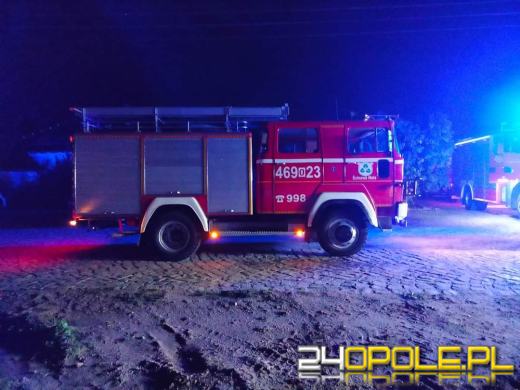 Pożar hali w powiecie nyskim. W akcji 6 zastępów straży 