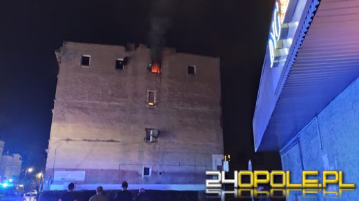 6 zastępów straży walczyło z pożarem mieszkania w Brzegu