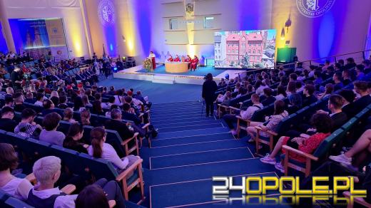 Studenci Uniwersytetu Opolskiego rozpoczęli nowy rok akademicki