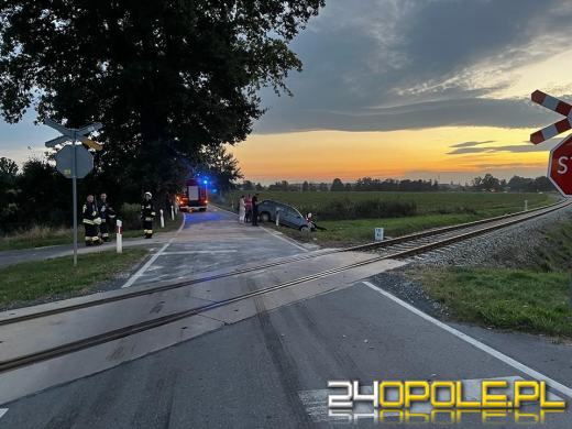 Wjechał pod szynobus. Poszkodowany zabrany przez śmigłowiec do szpitala