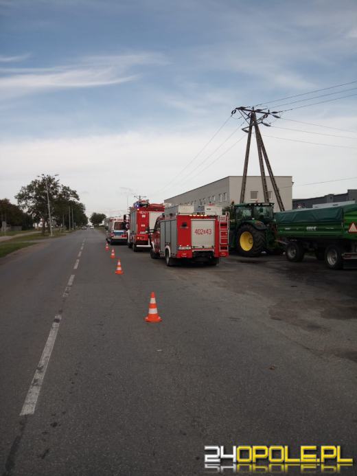 Bus uderzył w ogrodzenie posesji. Kierowca poszkodowany