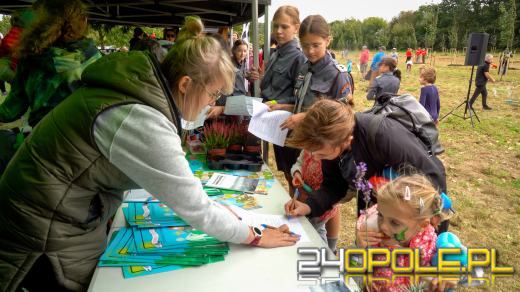 Mieszkańcy miasta posadzili 100 drzew