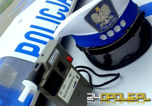 Pijany z zakazem prowadzenia pojazdów wjechał w koparkę i uciekł