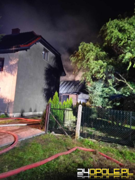 Kilkanaście zastępów straży walczyło z pożarem zabudowań gospodarczych