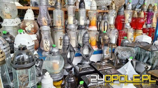 Cena zniczy szokuje. Kosztują w Opolu nawet 250 zł!