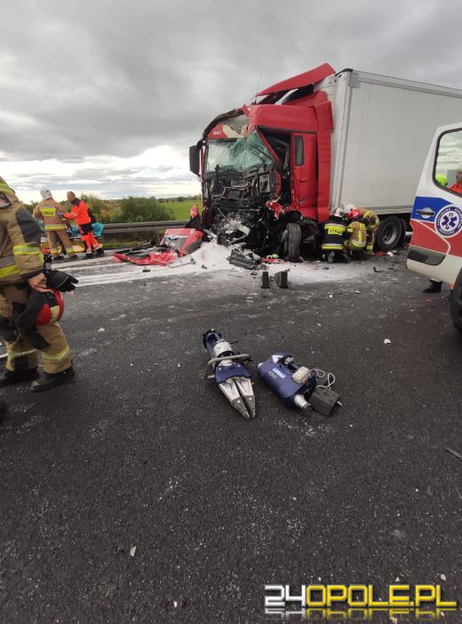 Zderzenie trzech ciężarówek na A4. Warto omijać to miejsce
