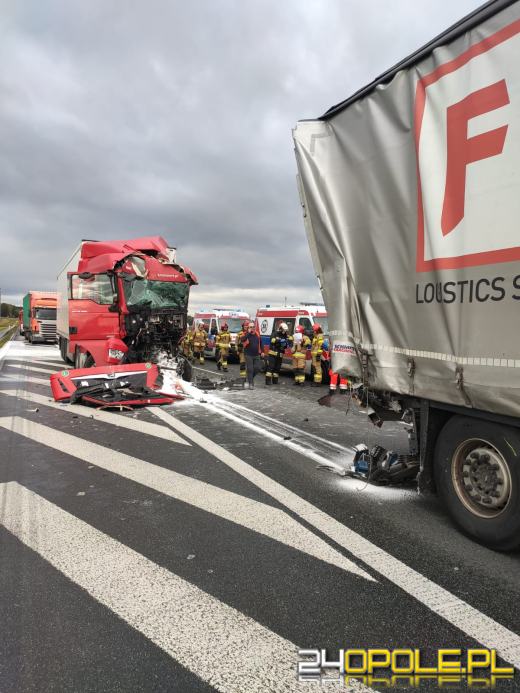 Zderzenie trzech ciężarówek na A4. Warto omijać to miejsce