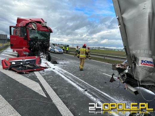 Zderzenie trzech ciężarówek na A4. Warto omijać to miejsce
