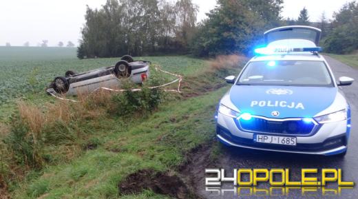 56-latek z dożywotnim zakazem prowadzeniem pojazdów i promilami, dachował w Wolęcinie