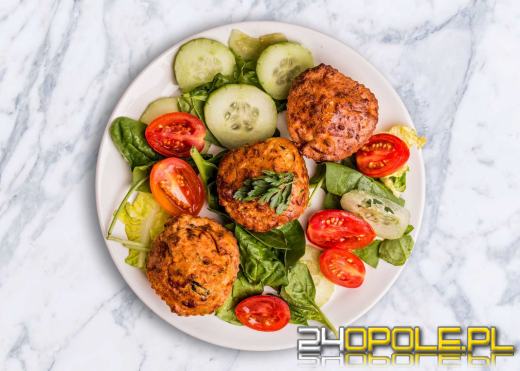 Co catering dietetyczny LOVE catering bierze pod uwagę planując program odżywiania?