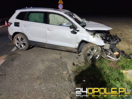 Wypadek na drodze wojewódzkiej 426. Auto uderzyło w betonowy przepust