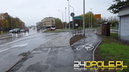 Tablice informacyjne dla rowerzystów przy niebezpiecznym skrzyżowaniu