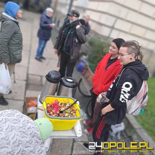 Ciepła zupa dla potrzebujących. Społeczna inicjatywa wraca, przyda się wsparcie